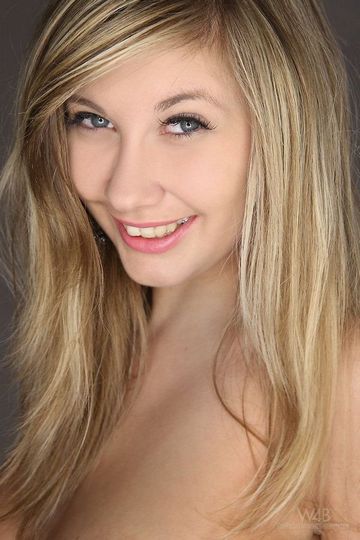 Holly Anderson одна самых милых блондиночек на нашем сайте