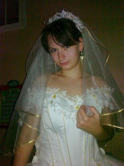 Реальной русской невесте наполнили рот спермой из двух хуев
